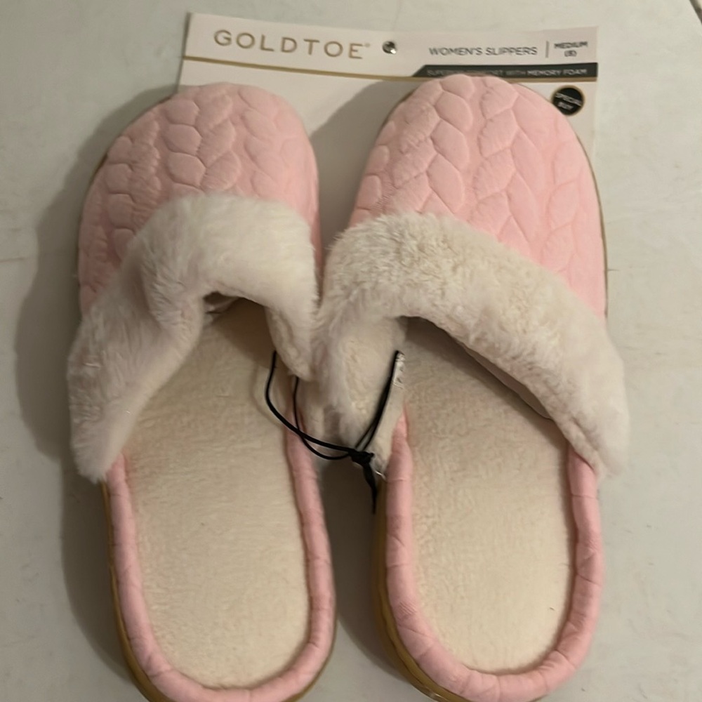 Goldtoe superior comfort with memory form nwt woman’s slippers